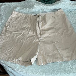 KAKI SHORTS